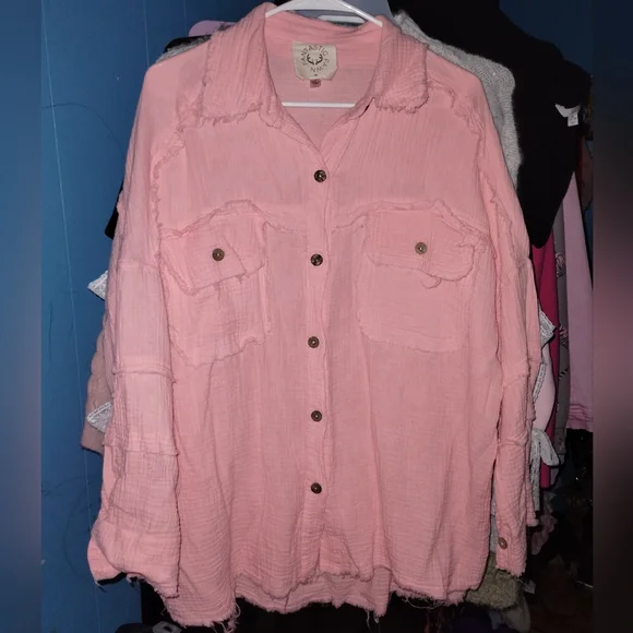 Fantastic Fawn NWOT Pink Sequin Lips Oversized Shacket Size Medium - Picture 2 of 3